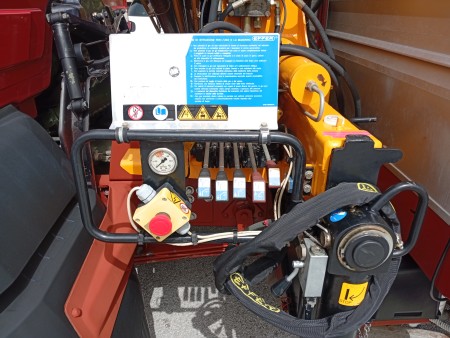 Mercedes-Benz 817 autocarro con GRU 1990 