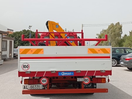 Mercedes-Benz 817 autocarro con GRU 1990 