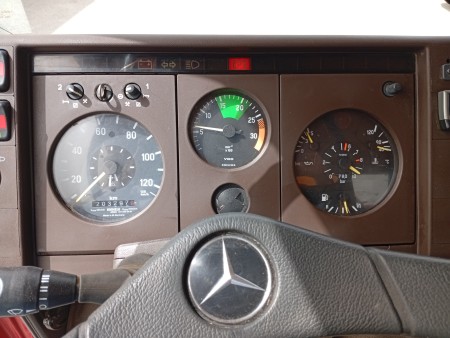 Mercedes-Benz 817 autocarro con GRU 1990 