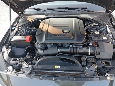 Jaguar XE 2.0 D Turbo 180CV Portfolio  2016 