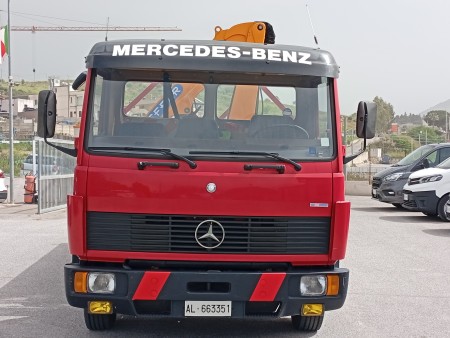 Mercedes-Benz 817 autocarro con GRU 1990 