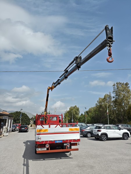 Mercedes-Benz 817 autocarro con GRU 1990 