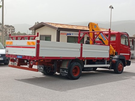 Mercedes-Benz 817 autocarro con GRU 1990 