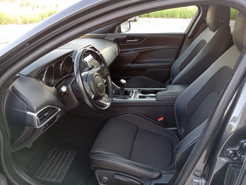 Jaguar XE 2.0 D Turbo 180CV Portfolio  2016 
