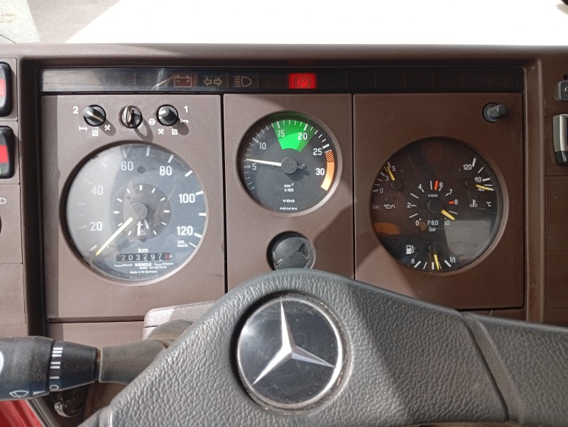 Mercedes-Benz 817 autocarro con GRU 1990 