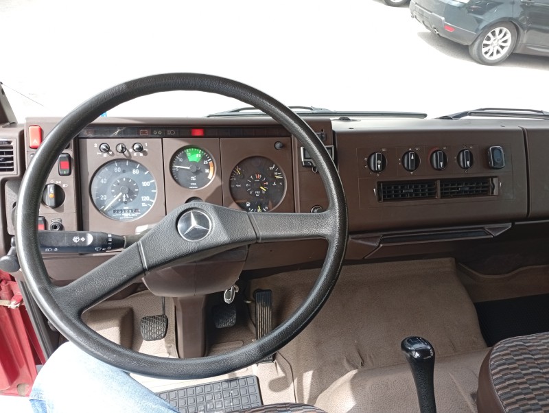 Mercedes-Benz 817 autocarro con GRU 1990 
