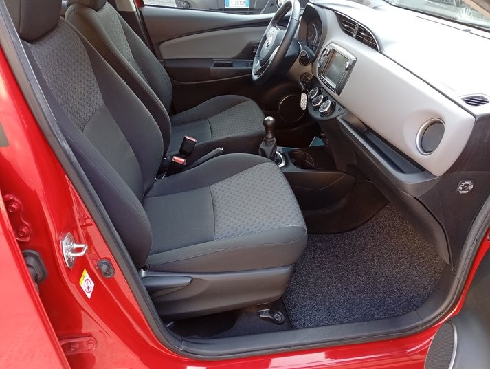 Toyota Yaris 1.0 5 porte Lounge 2015 