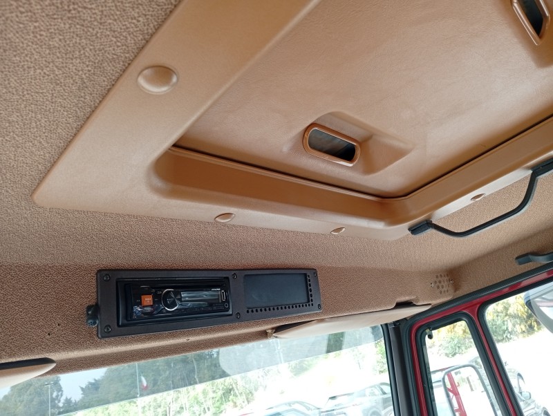Mercedes-Benz 817 autocarro con GRU 1990 