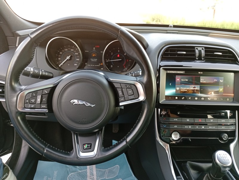 Jaguar XE 2.0 D Turbo 180CV Portfolio  2016 