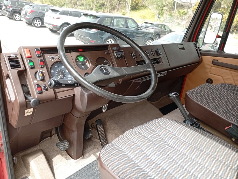 Mercedes-Benz 817 autocarro con GRU 1990 